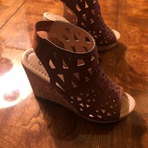 diba Brown wedges 8